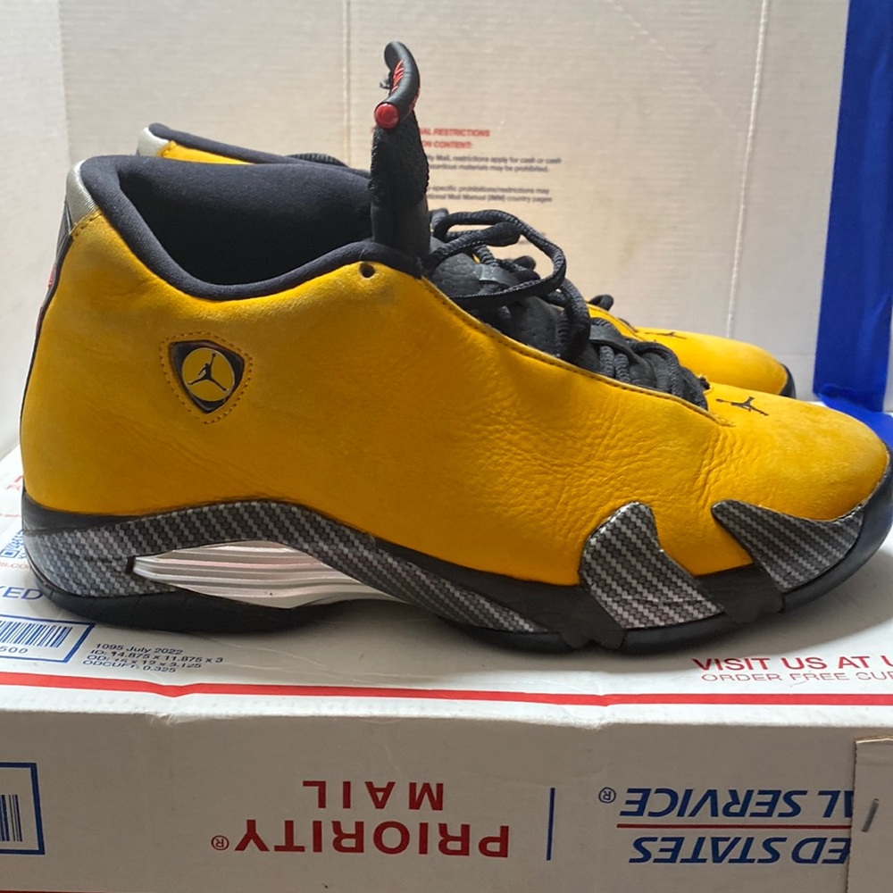 Jordan 14 reverse Ferrari Size 8